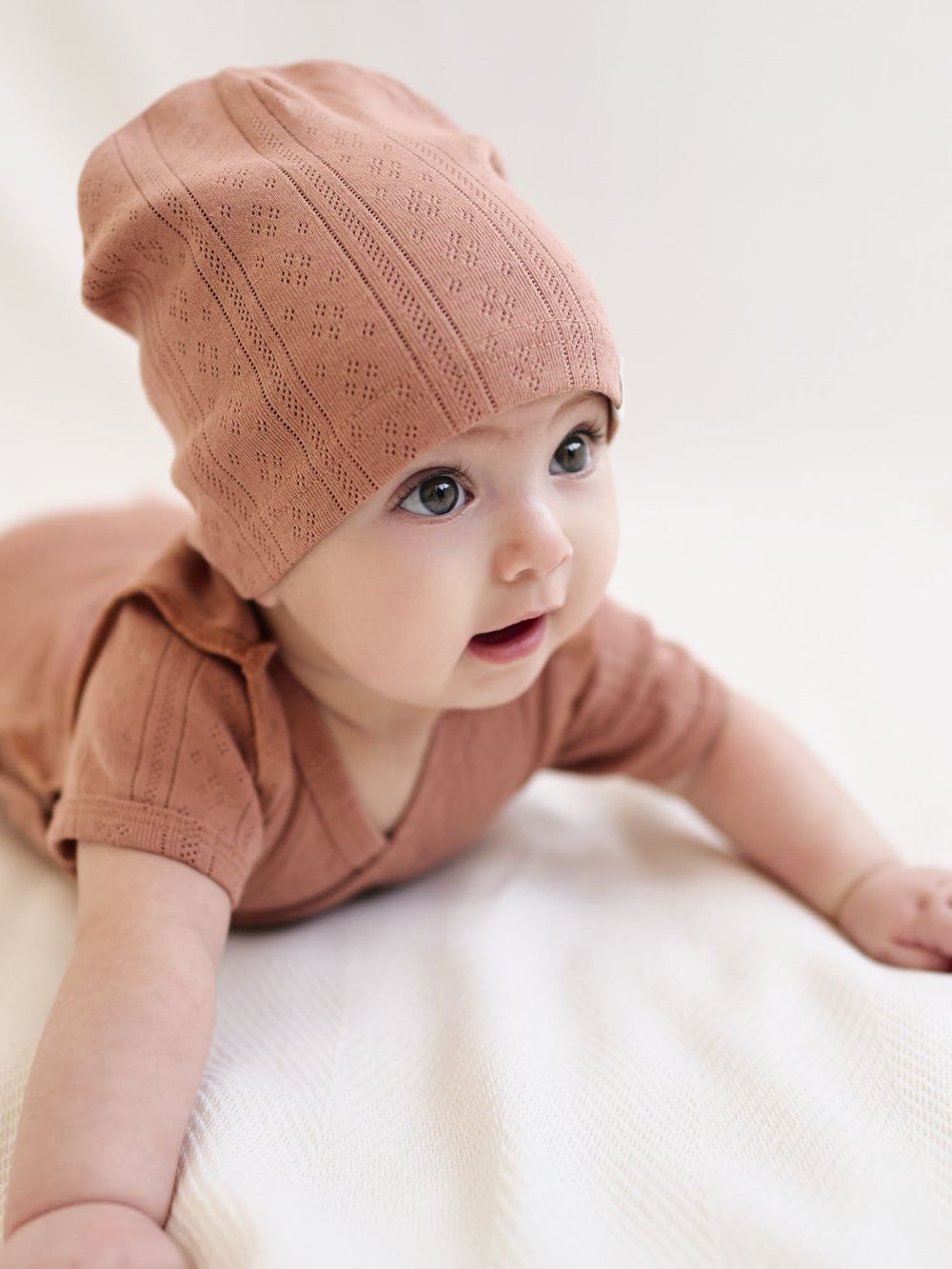 Шапочка "Корица" из ажурного хлопка 0+