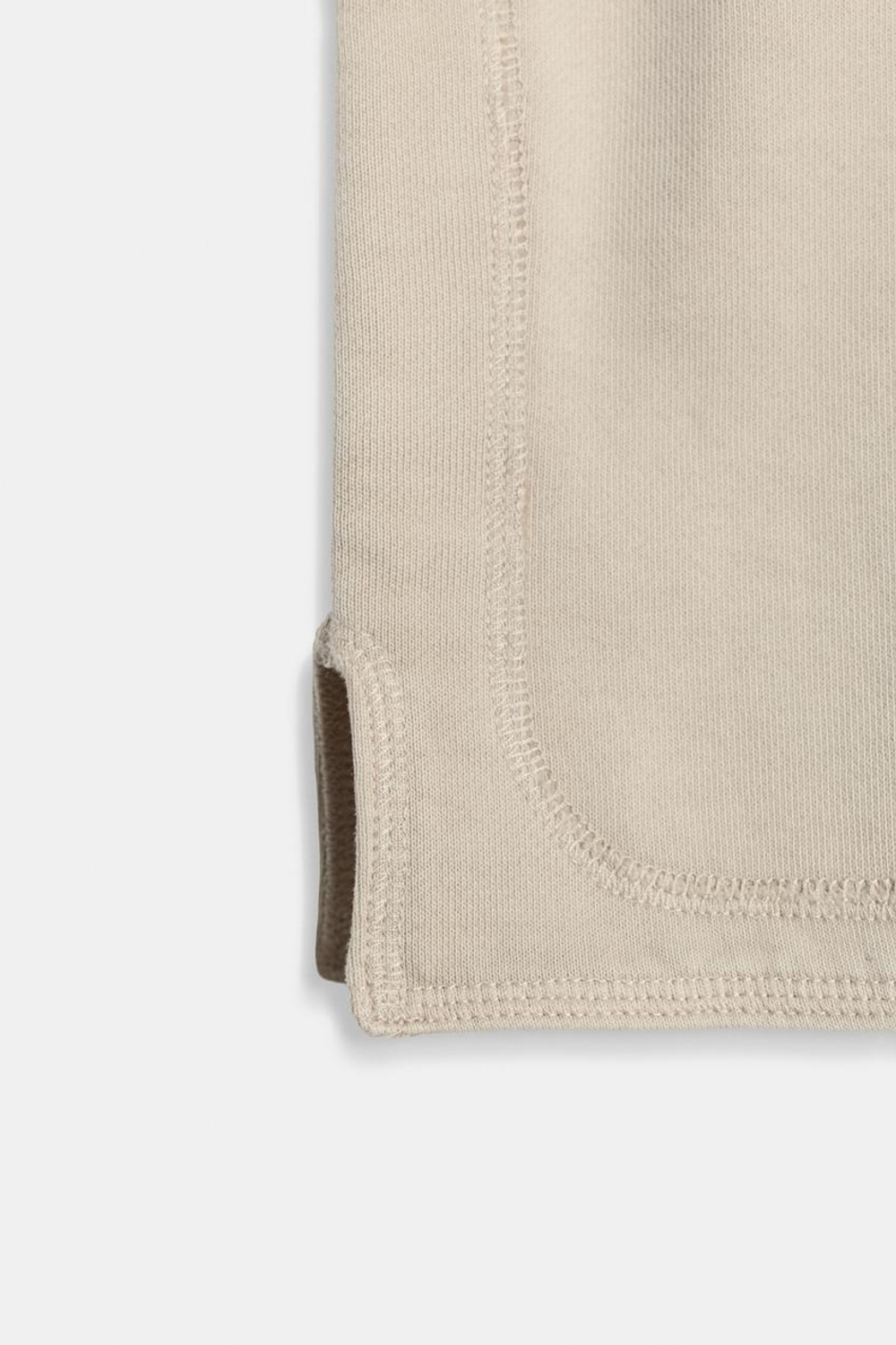 ZARA УКОРОЧЕННАЯ ФУТБОЛКА С ЭФФЕКТОМ ПОТЕРТОСТИ, КАМЕННО-С