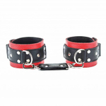 Красно-чёрные кожаные наручники