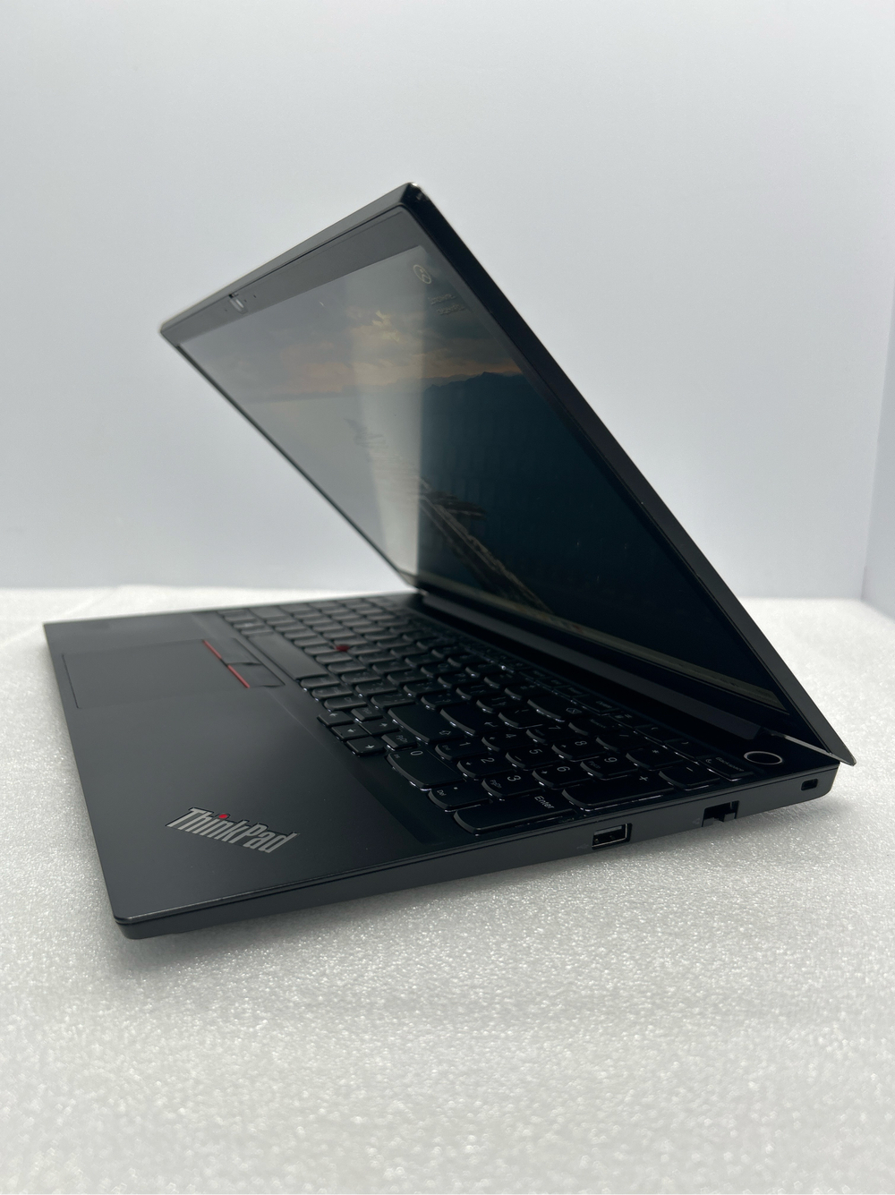 Ноутбук Lenovo ThinkPad E15 Gen 2 (20TD0003RT) 15.6"/Intel Core i5 1135G7/RAM 16GB/SSD 512GB/Intel Iris Xe Graphics/1920*1200/IPS/Windows 11/Подсветка кл-ры: LED/Чёрный. Состояние: Уценка/большой след на матрице от клавиатуры/С1