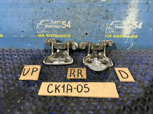 Петля двери задней правой MITSUBISHI LANCER 1998