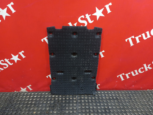 Брызговик крыла переднего