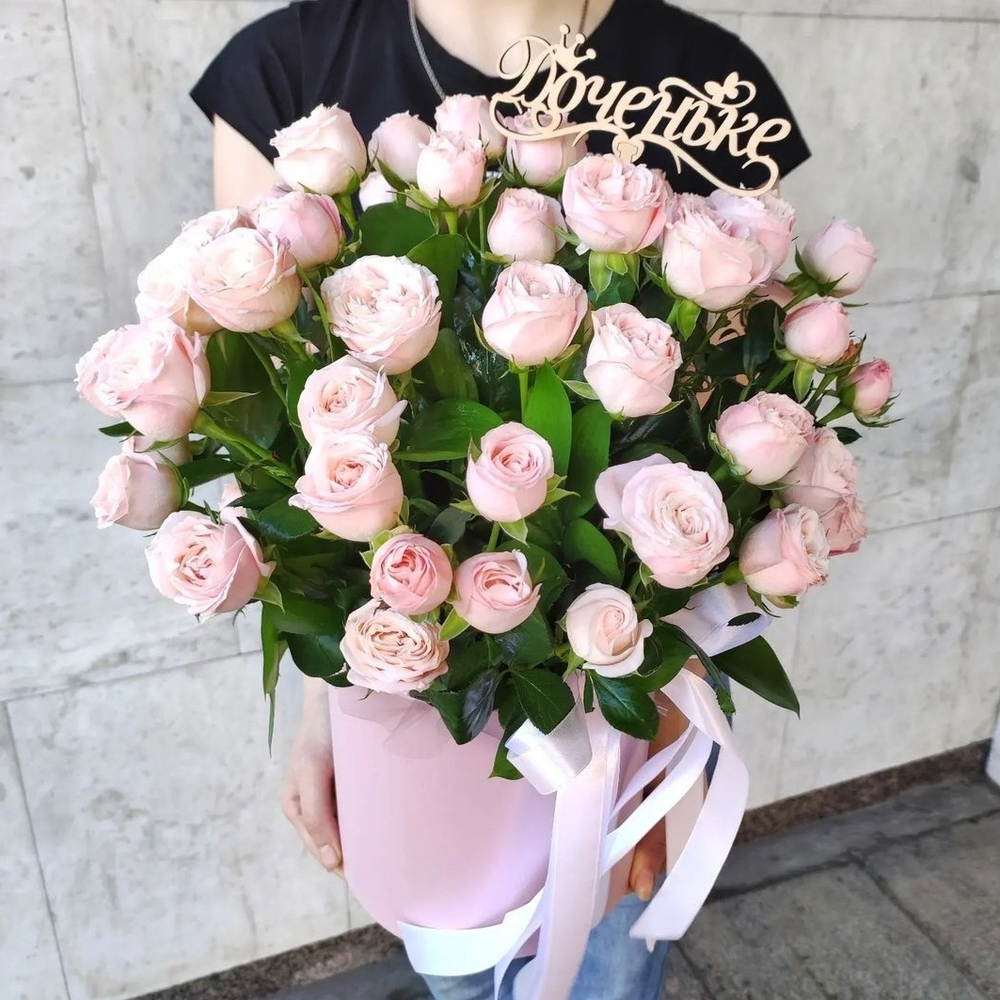 Композиция с кустовыми пионовидными розами "Bombastic"