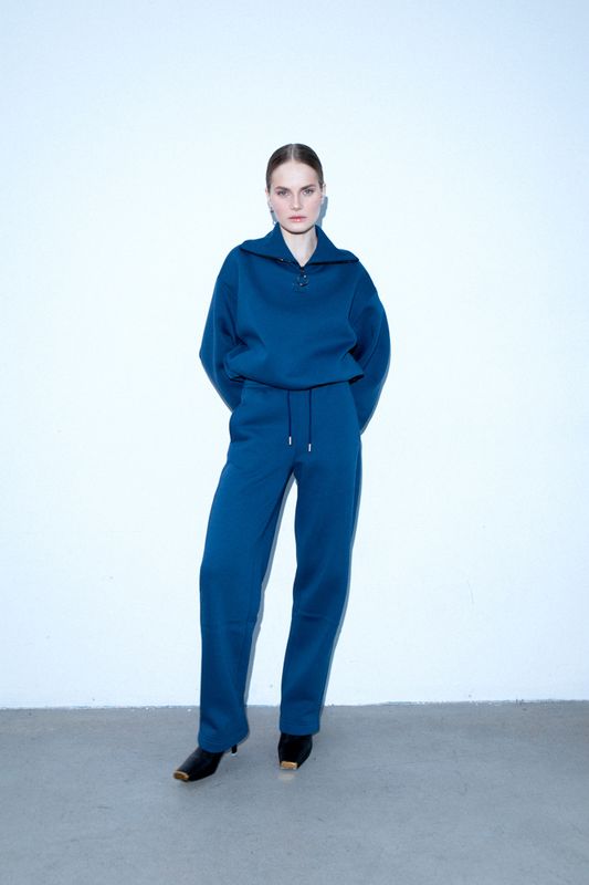 Кроп свитшот с молнией