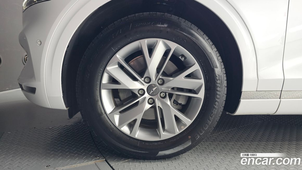Genesis GV70 2.5T Бензин 2WD (05.2022)