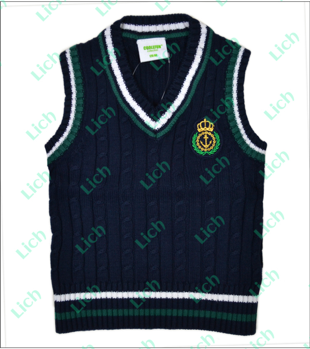 Безрукавка детская с контрастной окантовкой и эмблемой на груди