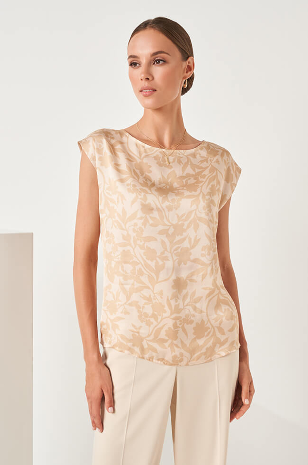22816 Блузка женская (бежевый принт)