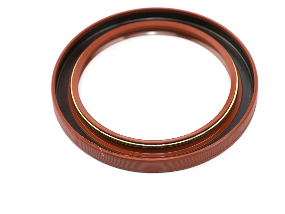 Манжета 105х138х12 а/м КАМАЗ передней ступицы (евро) (красная с пружиной/NBR) Резинотехника г. Балаково ( ОЕ 6520-3103018-01 к. )