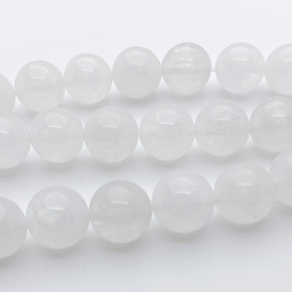 Кварц белый бусины, диаметр 10,1-10,4 мм, цена за 18 шт (1/2 нити)