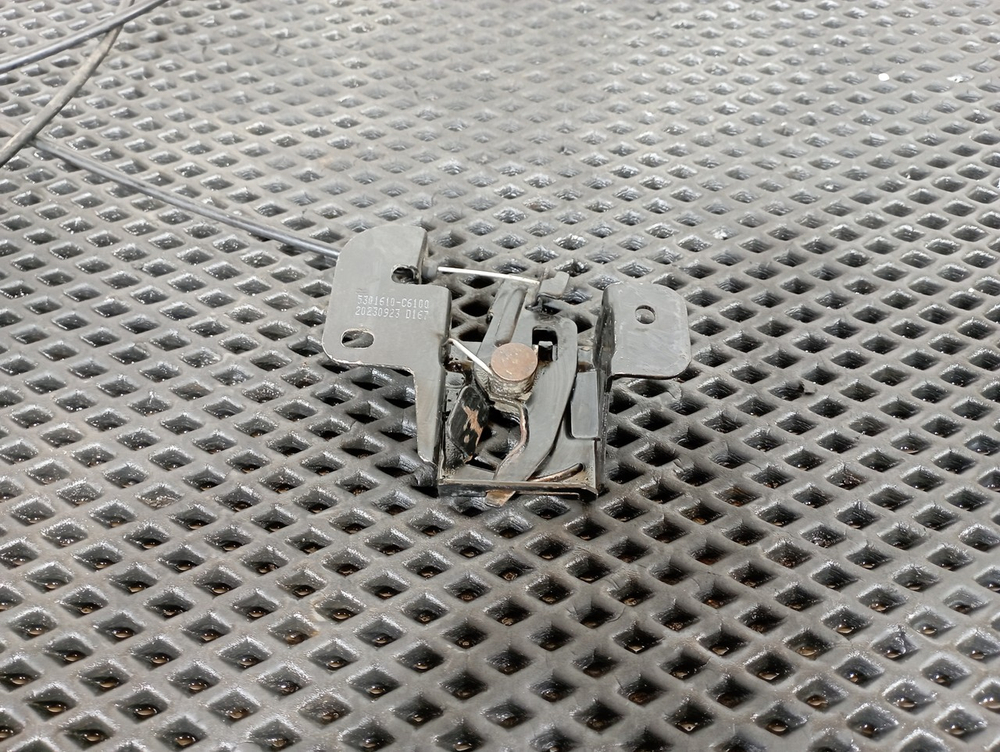 Комплект замков капота 2023г