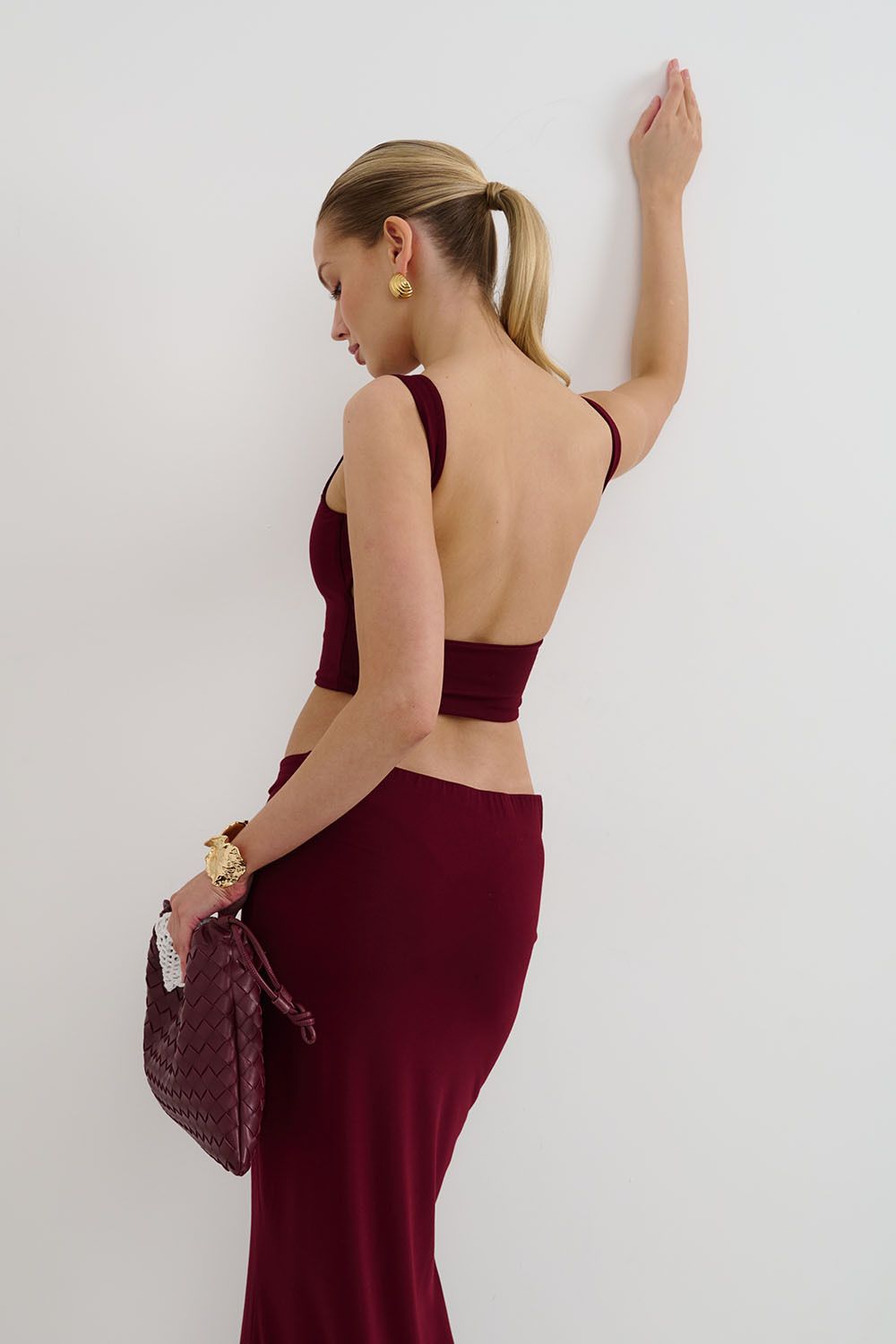 Топ с открытой спиной из вискозы цвета бордо