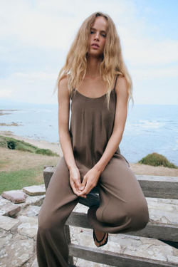 ZARA ДЛИННЫЙ КОМБИНЕЗОН НА БРЕТЕЛЯХ, ТЕМНО-КОРИЧНЕВЫЙ