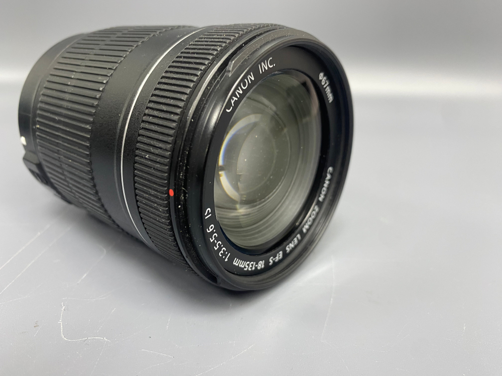 Canon EF-S 18-135mm 3.5-5.6 IS Пылинки