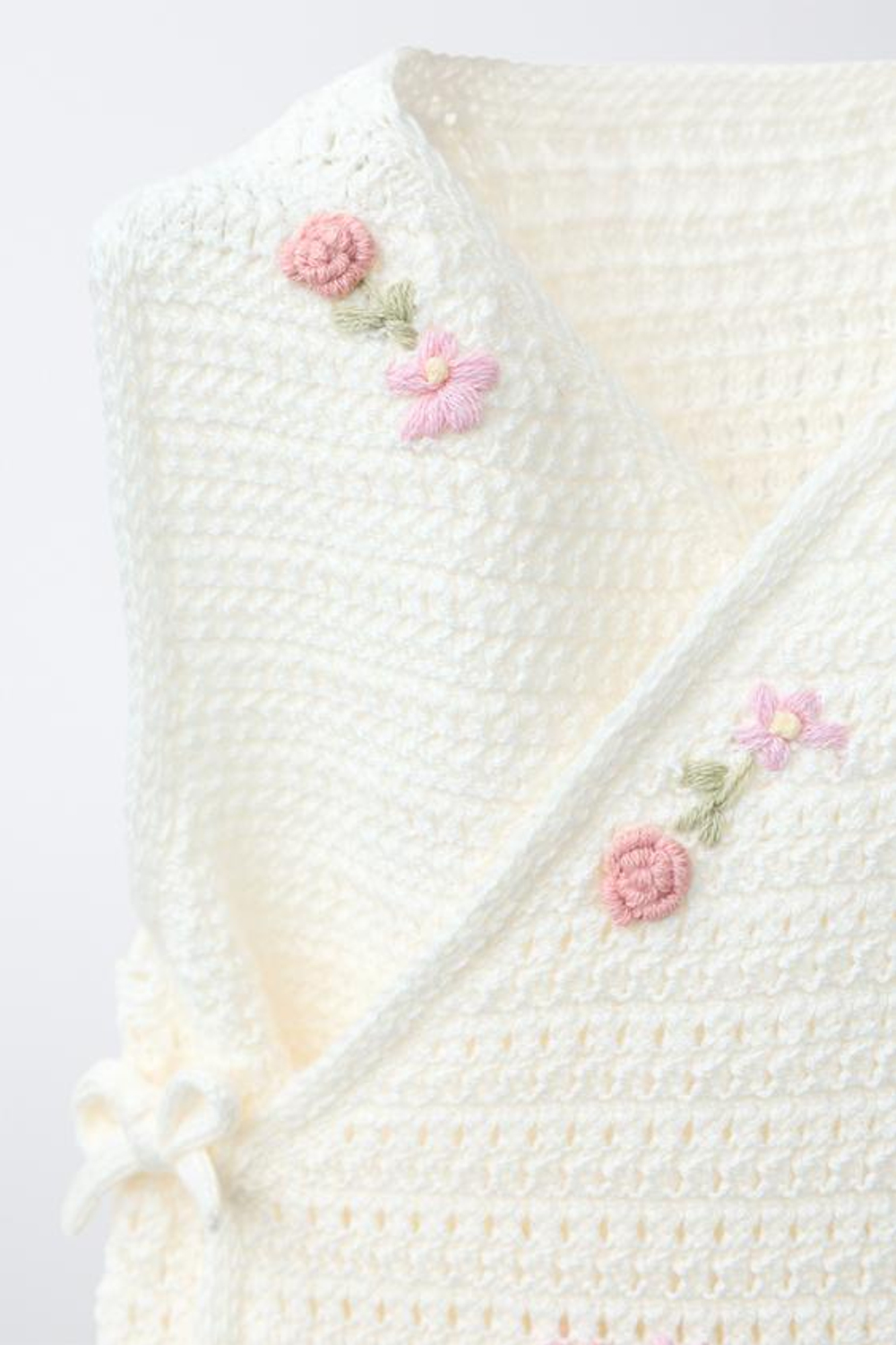 ZARA ВЯЗАНЫЙ КОМБИНЕЗОН С ЦВЕТОЧНОЙ ВЫШИВКОЙ, ЭКРЮ