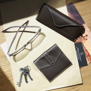 Кошелек-картхолдер Perle из кожи теленка, темно-коричневого цвета