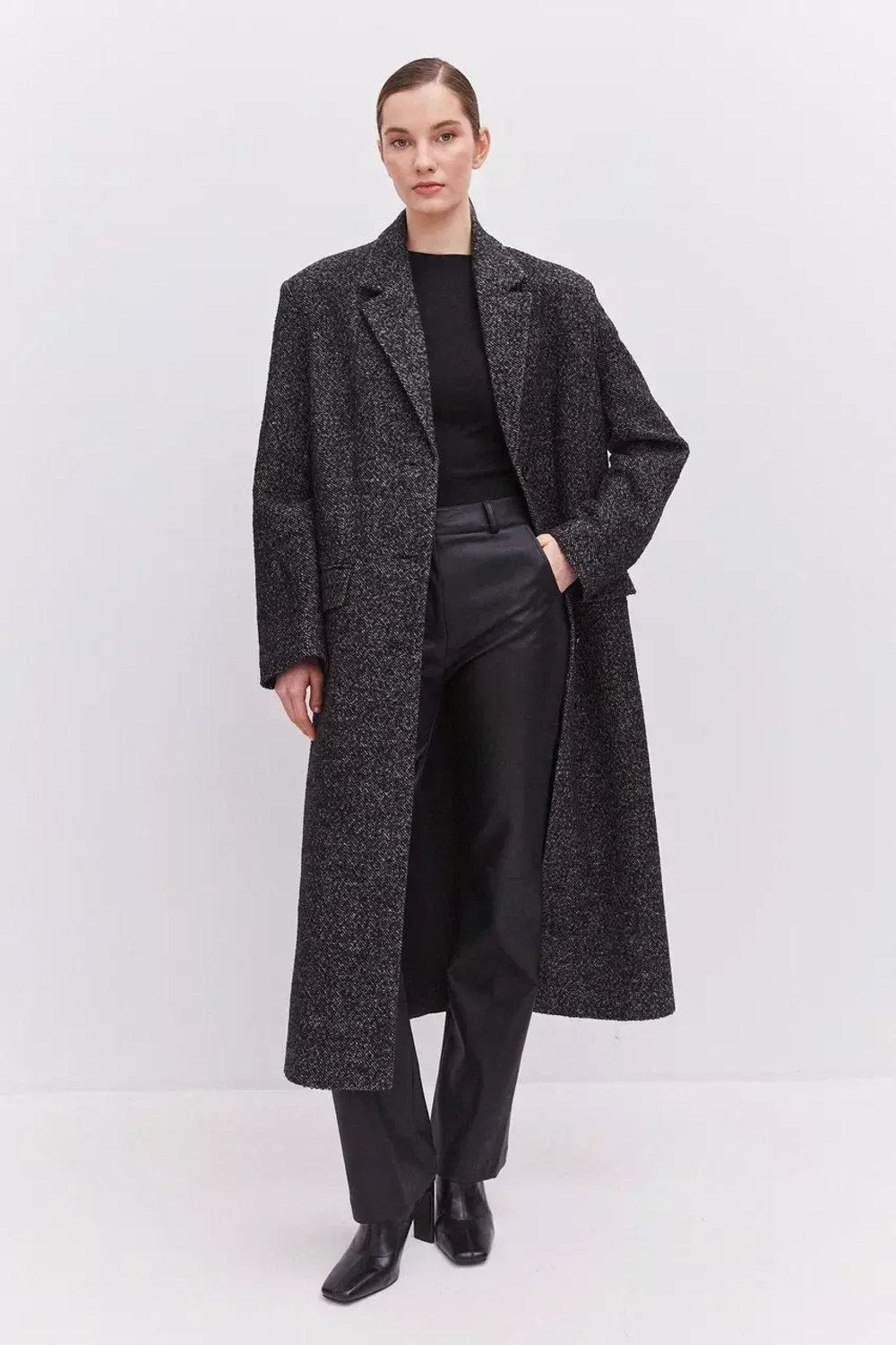 Пальто удлиненное женское черно-белое