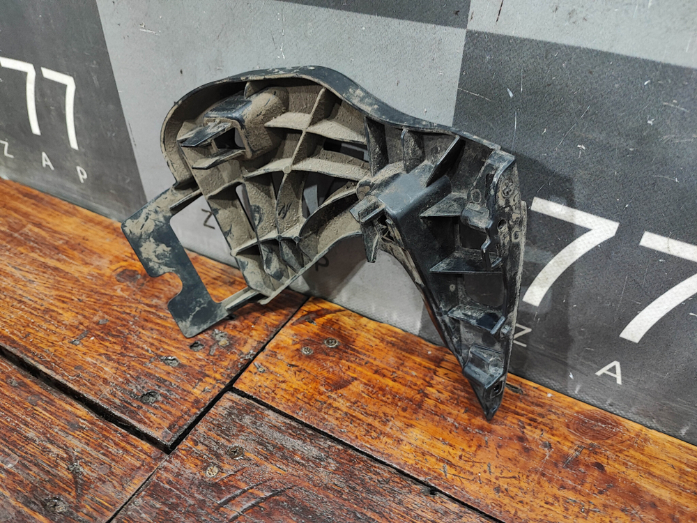 Кронштейн переднего бампера правый BMW 5 (G30) 16-нв Б/У Оригинал 51117385348