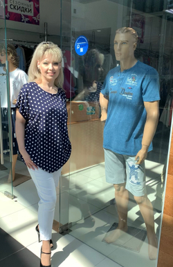 Темно-синяя туника-футболка с белым горохом