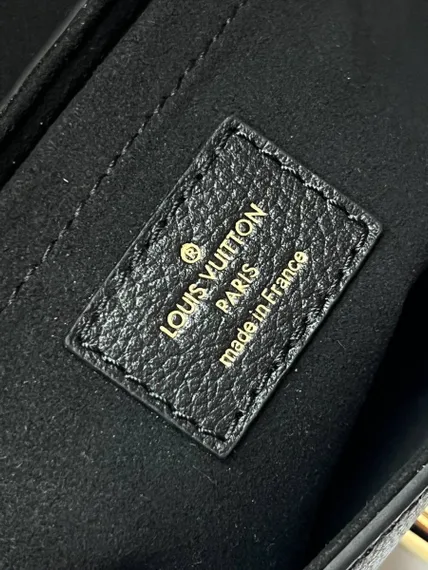 Сумка Louis Vuitton Lockme Chain East West черный