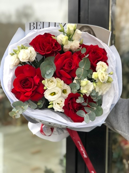 Ажурные розы с эустомой