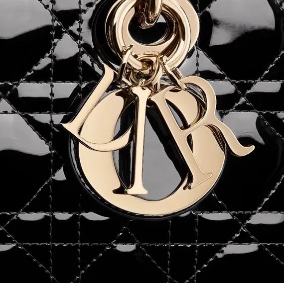 Сумка Dior Lady D-joy из лакированной кожи, черный