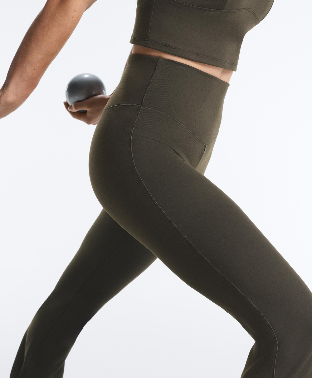 OYSHO Брюки-клеш с высокой посадкой Evermove, коричневый