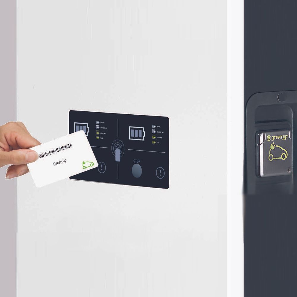 Считыватель RFID для зарядных станций Legrand Green'up Premium с комплектом IP-связи, поставляется с 1 картой (0 590 59)