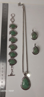 Комплект бижутерии Нефрит подвеска цепочка серьги, браслет. Капля (натуральный камень, бижутерный сплав)