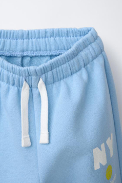 ZARA БРЮКИ-ДЖОГГЕРЫ ИЗ МЯГКОЙ ТКАНИ С НАДПИСЬЮ, ГОЛУБОЙ