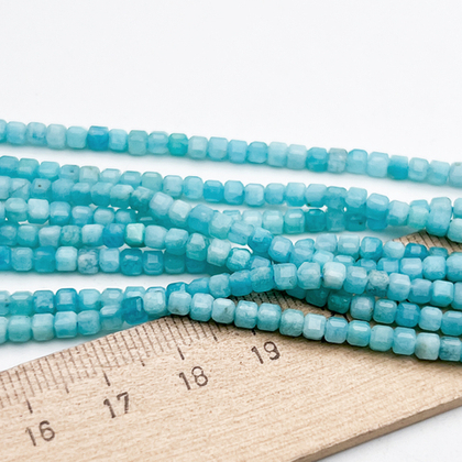 Амазонит бусины, куб, размер около 3,1 мм, цена за отрезок 19 см (1/2 нити)