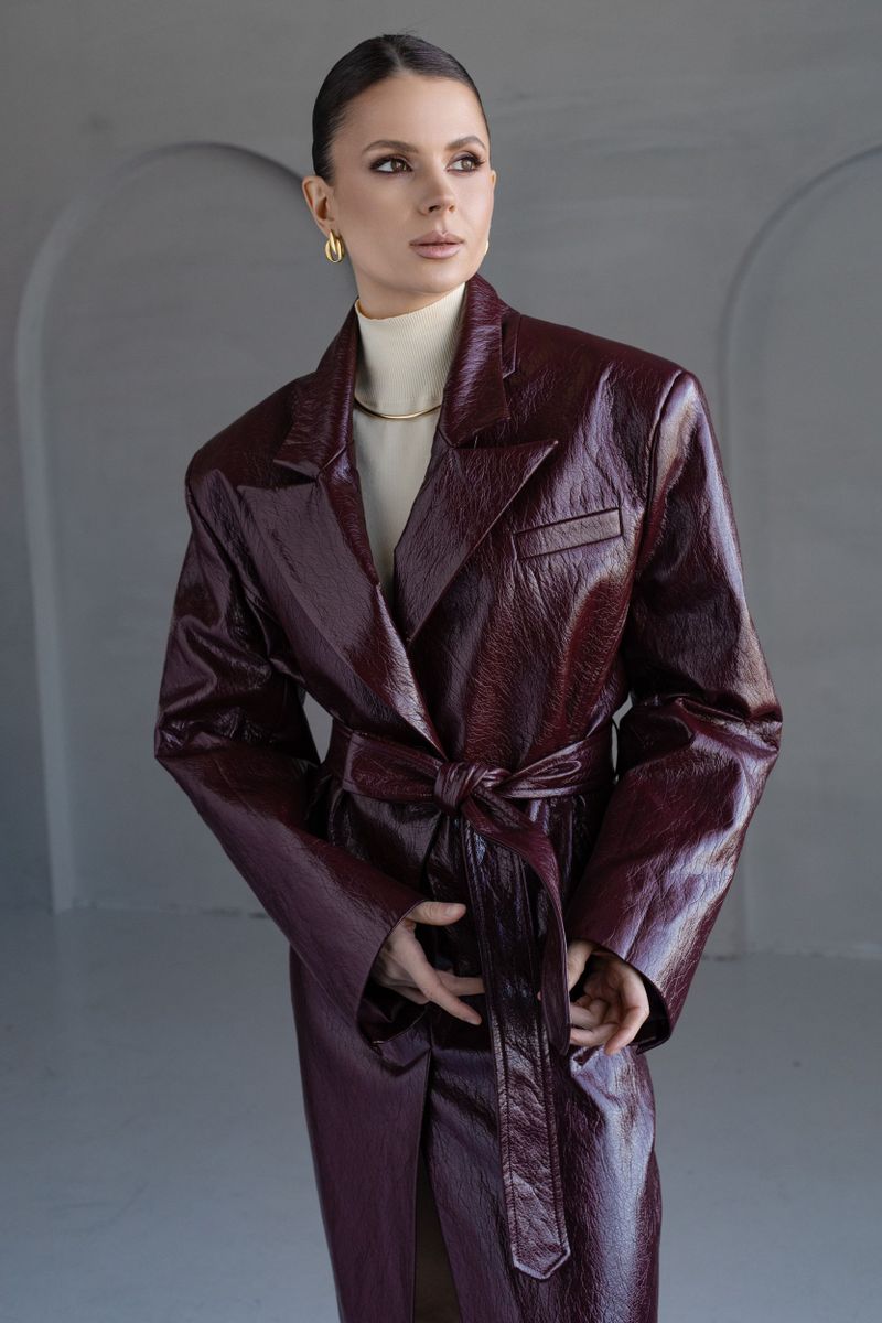 Юбка из эко-кожи с разрезом миди бордо