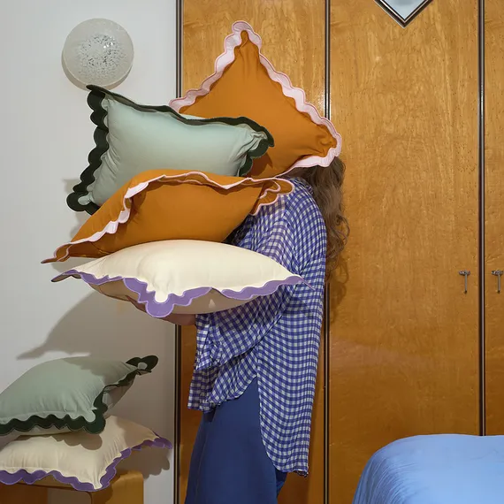 Чехол на подушку с контрастным кантом сиреневого цвета из коллекции trendy ruffles, 40х40 см