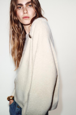 ZARA ДЖЕМПЕР С БРОШЬЮ, ЭКРЮ