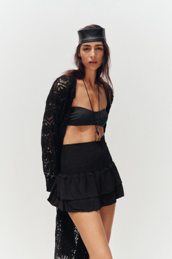 ZARA ЮБКА-ШОРТЫ С ВЫСОКОЙ ТАЛИЕЙ И ВОЛАНАМИ, ЧЕРНЫЙ