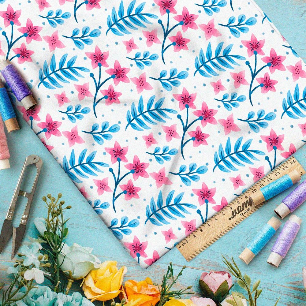 Ткань бязь розовые цветы и синие листья на белом фоне