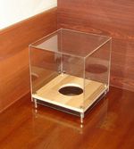 Подставка под сувенирный мяч акриловая