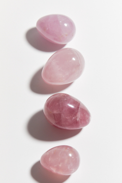 Яйцо из розового кварца M