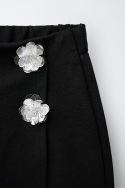 ZARA ЮБКА-ШОРТЫ С ЦВЕТОЧНЫМ ПРИНТОМ, ЧЕРНЫЙ