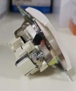 Розетка Legrand Valena + рамка 2 поста Белая