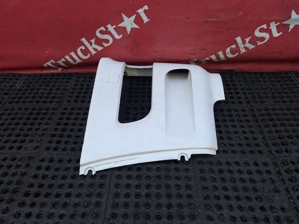 Облицовка фары правой