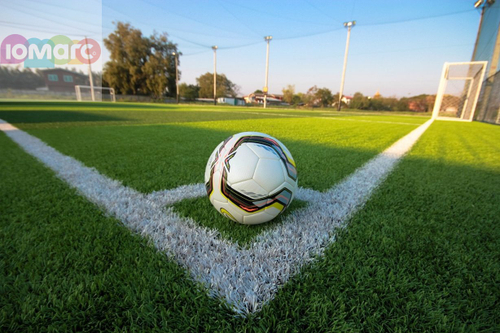 Футбольное поле с исскуственным газоном