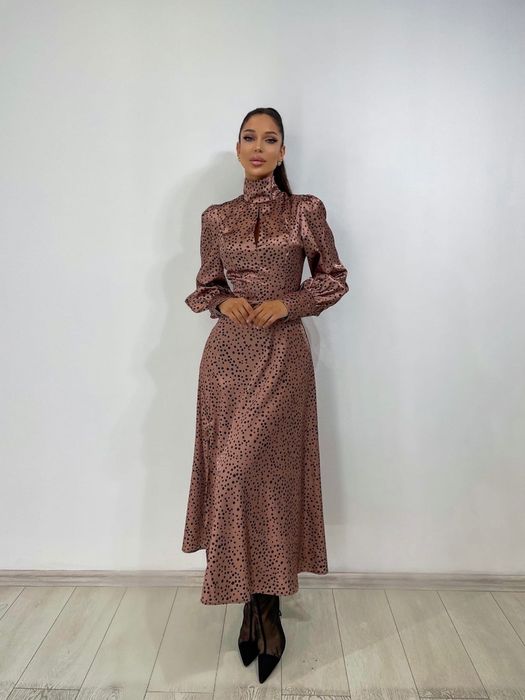 Платье  в черный горох (бежевое)