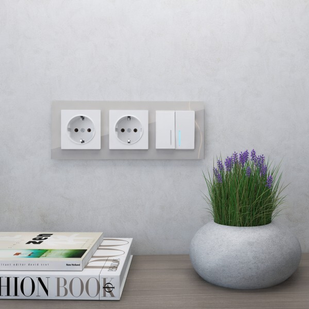 Рамка на 3 поста Favorit (дымчатый,стекло)