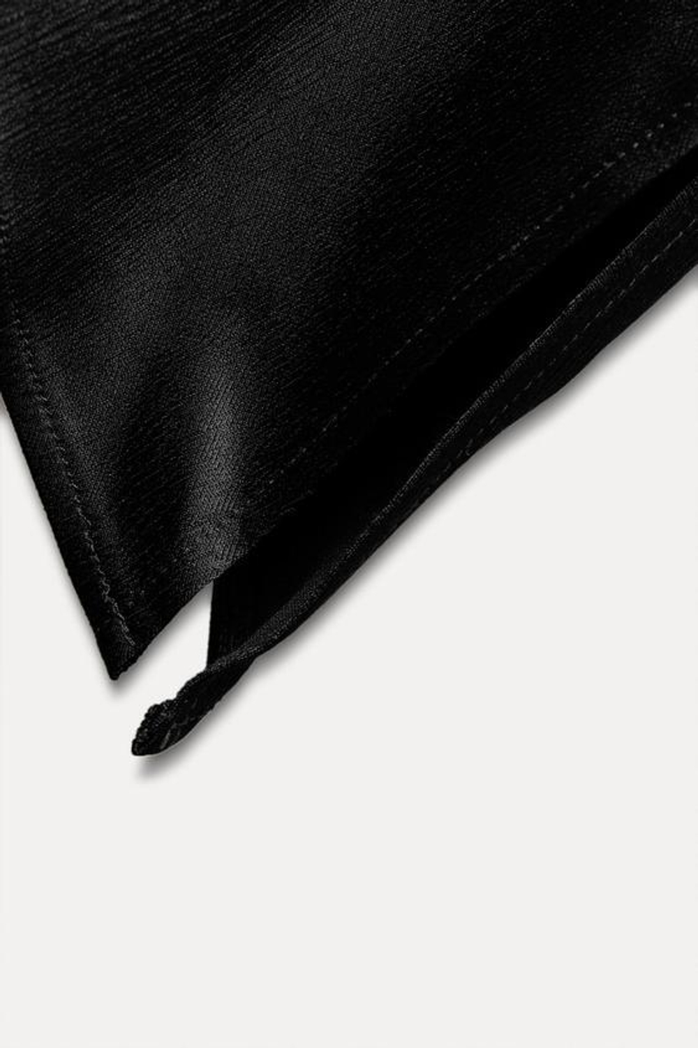 ZARA АТЛАСНЫЙ ТОП С ГОРЛОВИНОЙ ХАЛТЕР, ЧЕРНЫЙ