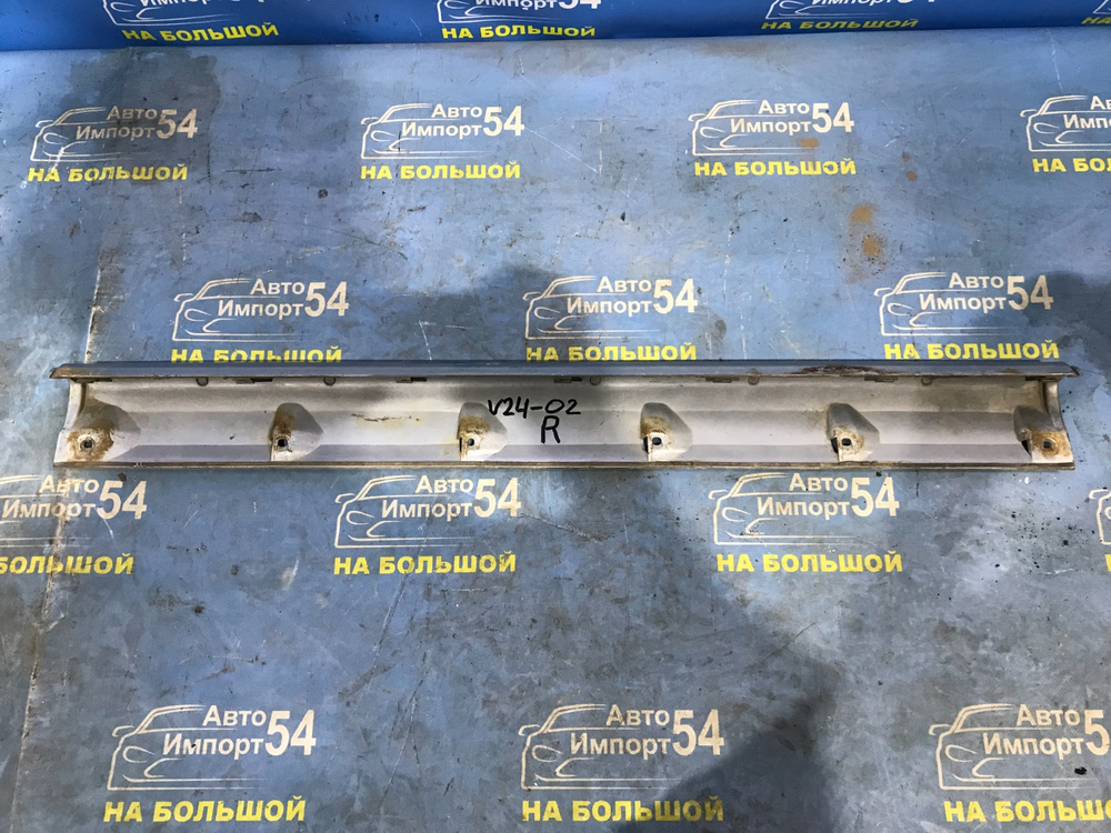 Порог левый пластиковый MITSUBISHI PAJERO 1994