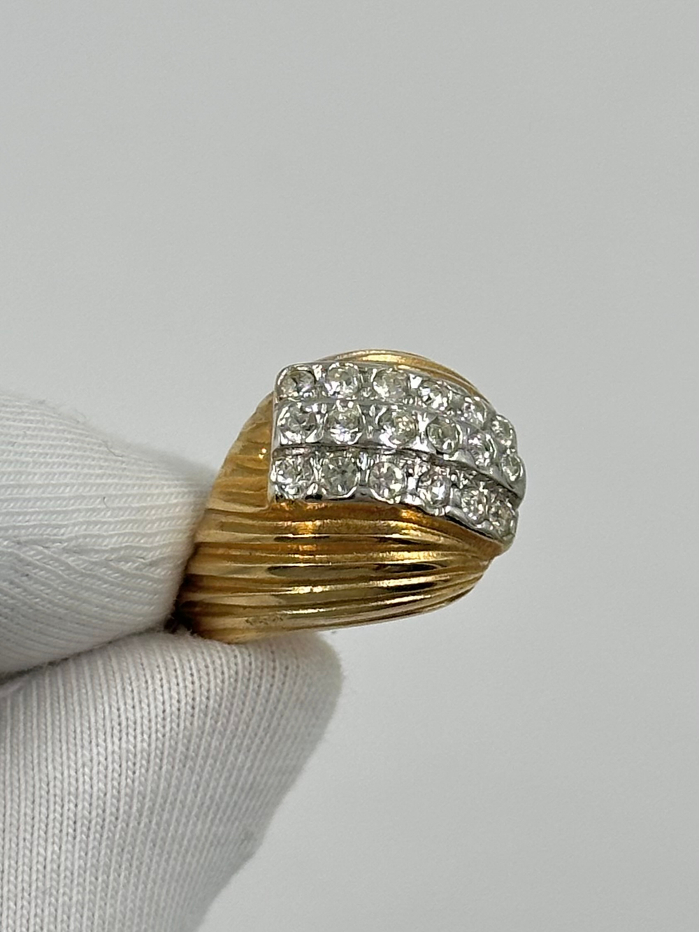 Кольцо с кристаллами