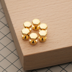 Кобурная кнопка на винте шестигранная, цвет золото