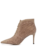 Женские бежевые ботильоны из кожи с тиснением