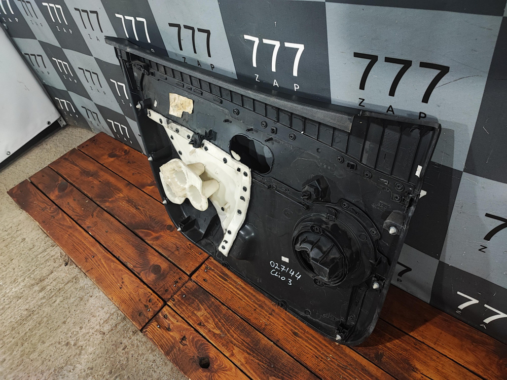 Обшивка двери передней правой Renault Clio 3 05-14 Б/У Оригинал 8200293530