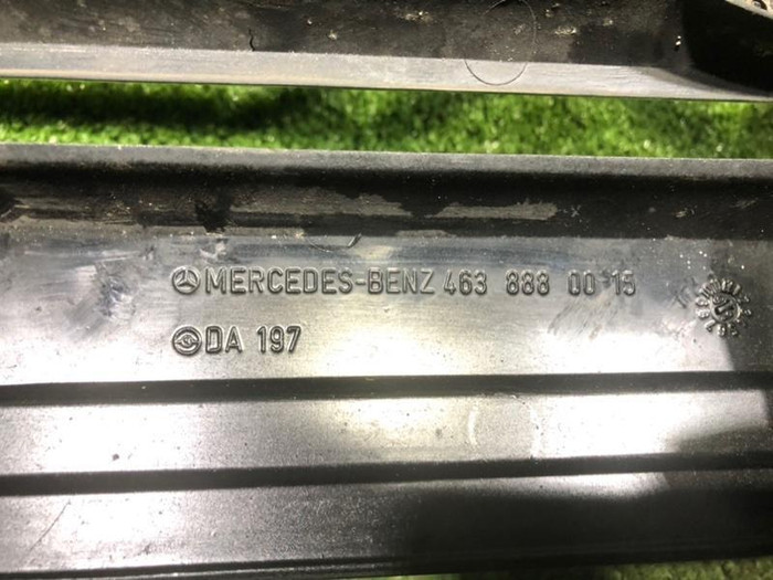 Решетка радиатора Mercedes G W463 (1990-2008)